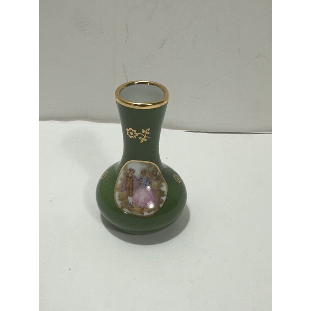 Vintage LIMOGES France Green Gold Decor FRAGONARD La REINE Scene Miniature Vase‎